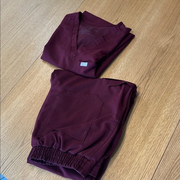 Figs Maroon Scrub Set - Picture 2 of 9